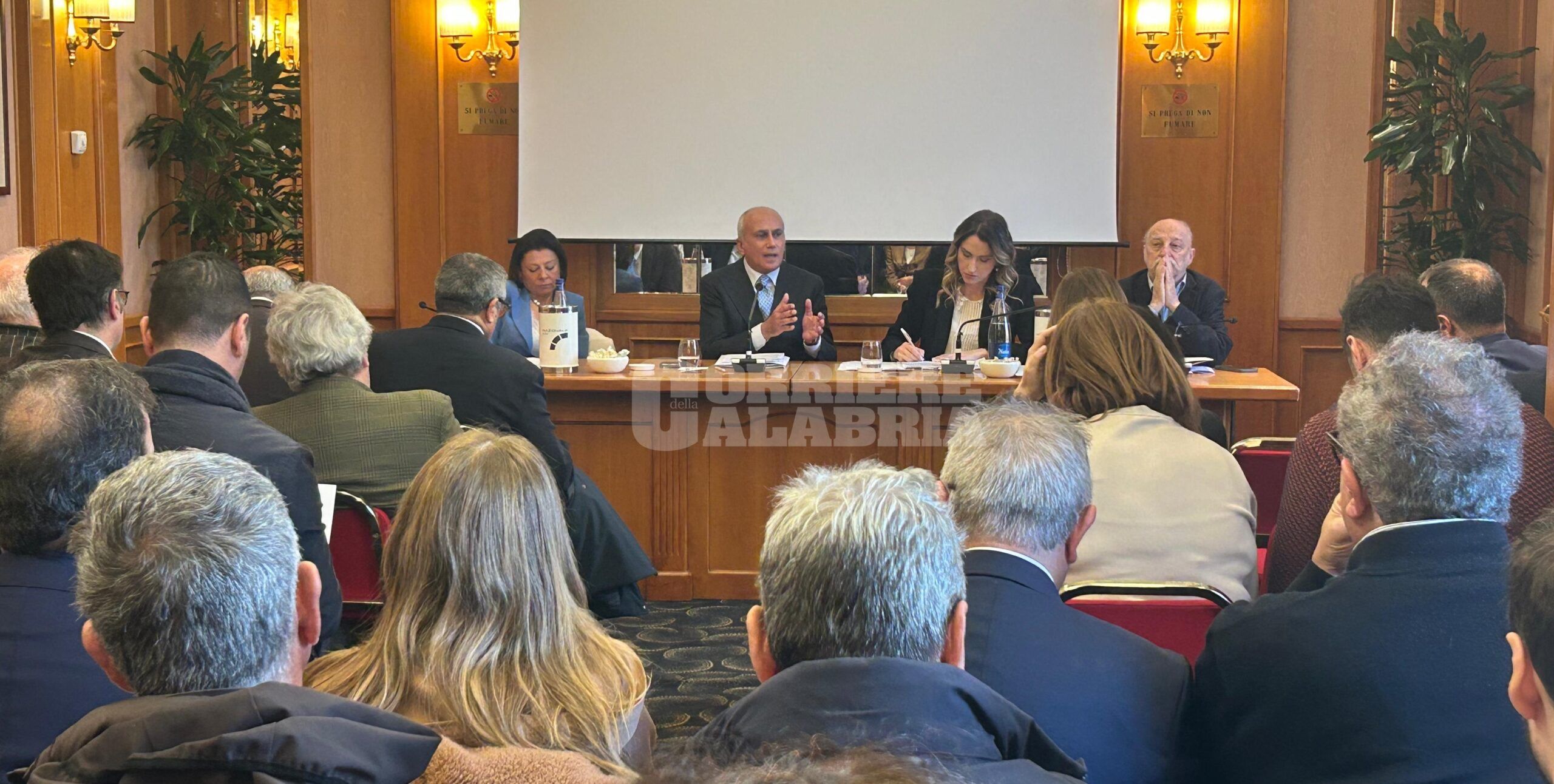 Alta velocità, a Roma i sindaci calabresi guidati da Caruso: «Pronti alla battaglia, stanchi di essere fanalino di coda» – VIDEO