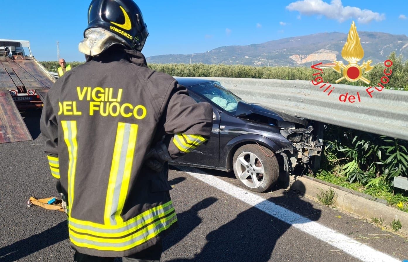 Incidente sulla Salerno-Reggio Calabria, auto perde il controllo e impatta contro il guardrail