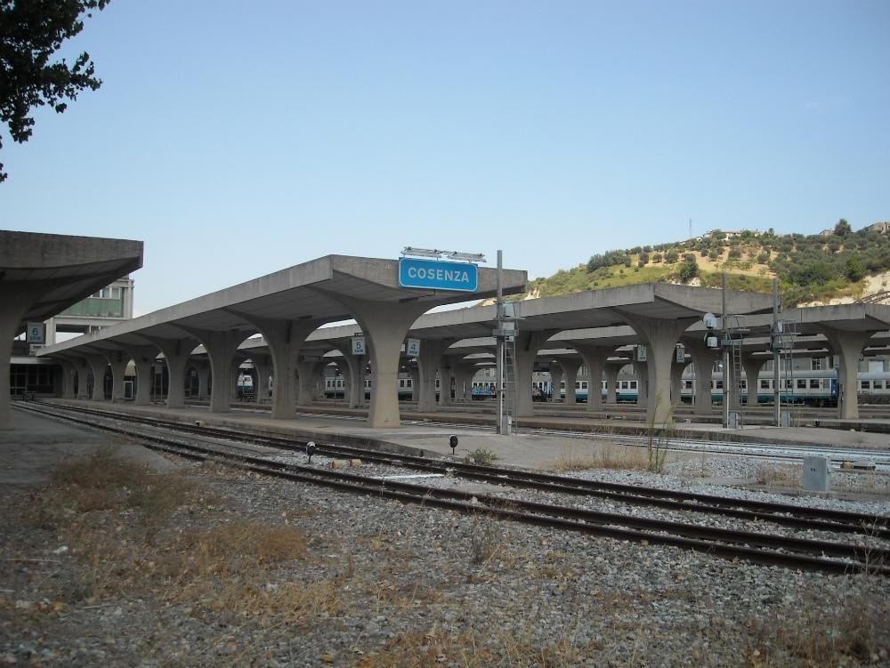 Rubavano alle Ferrovie, arrestate tre persone