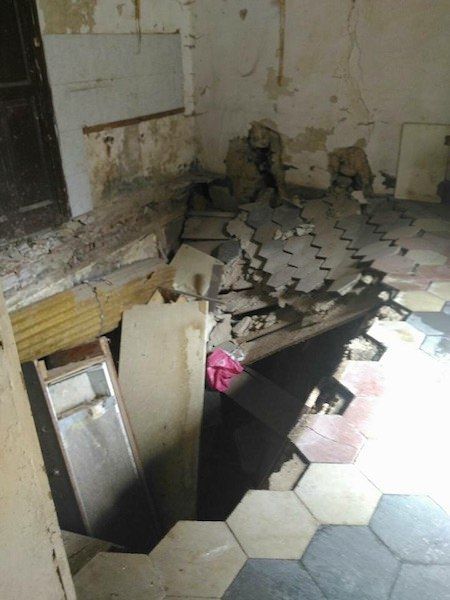 Nuovo crollo nel centro storico di Cosenza, salvo un 85enne – VIDEO