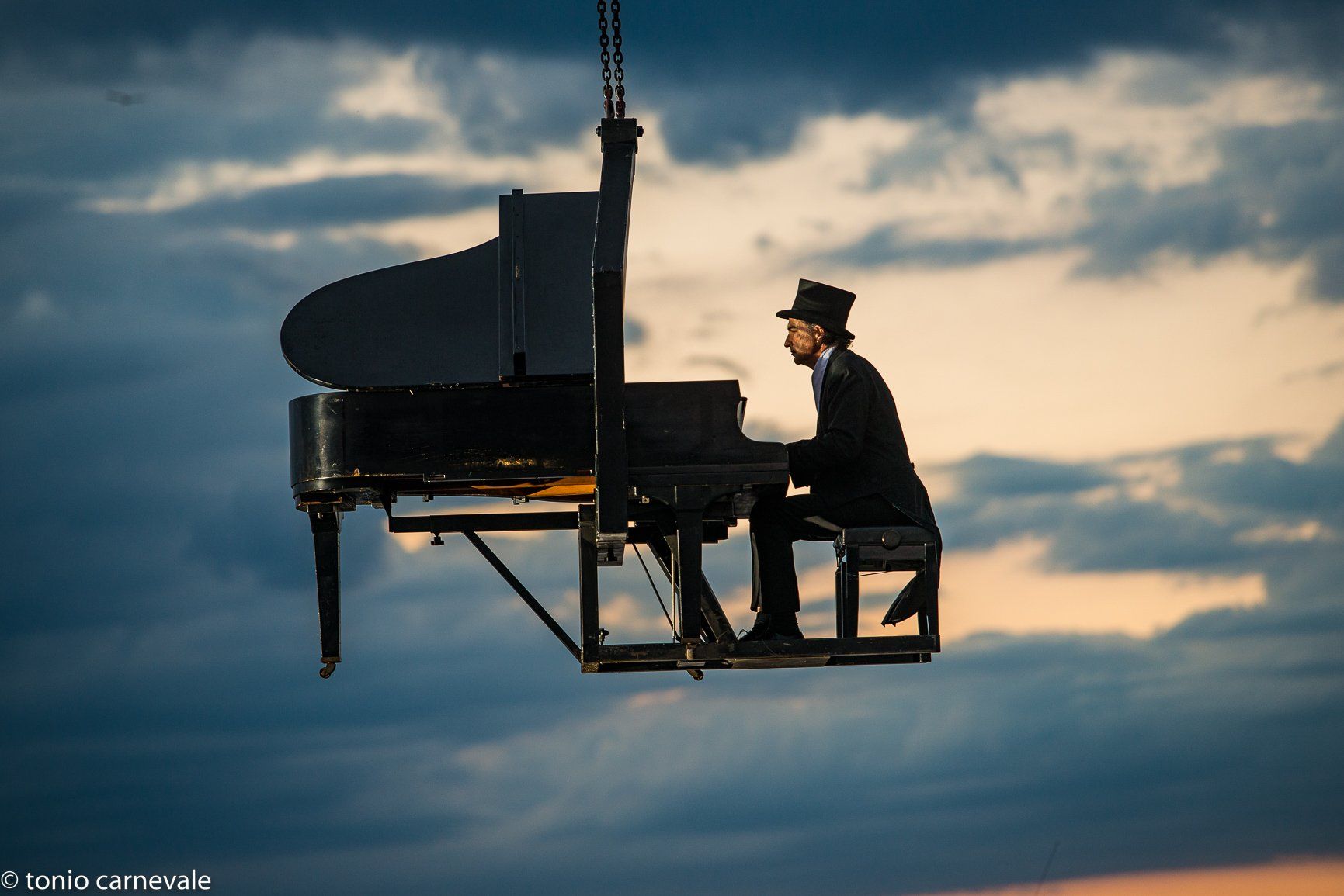 Fondazione Lilli, il 22 agosto a Sangineto il pianista “fuori posto” Paolo Zanarella