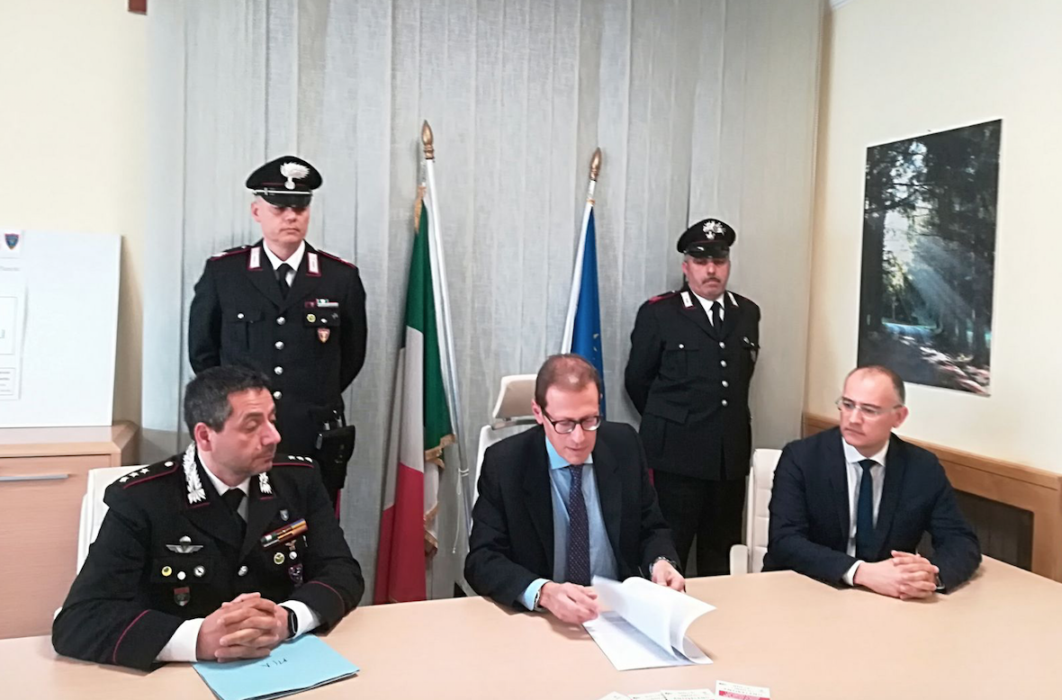 L'sms dopo la bustarella: «Ti ho dato i soldi ma non hai sbloccato i lotti»