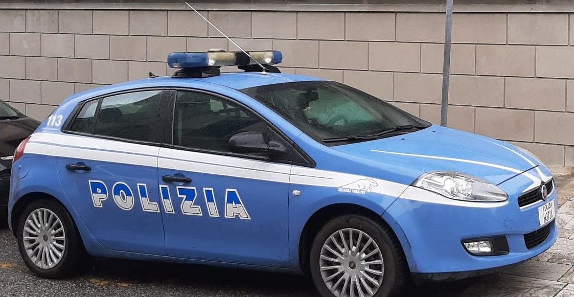 Resistenza e spaccio a Reggio Calabria: 23enne arrestato dopo un inseguimento da film