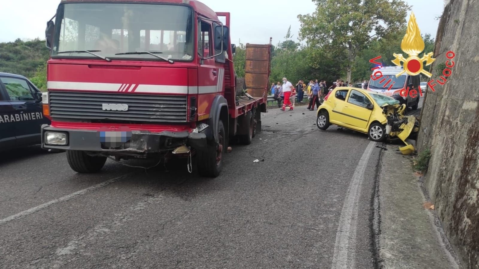 Scontro tra un camion e un’auto a Marcellinara, morta una 40enne