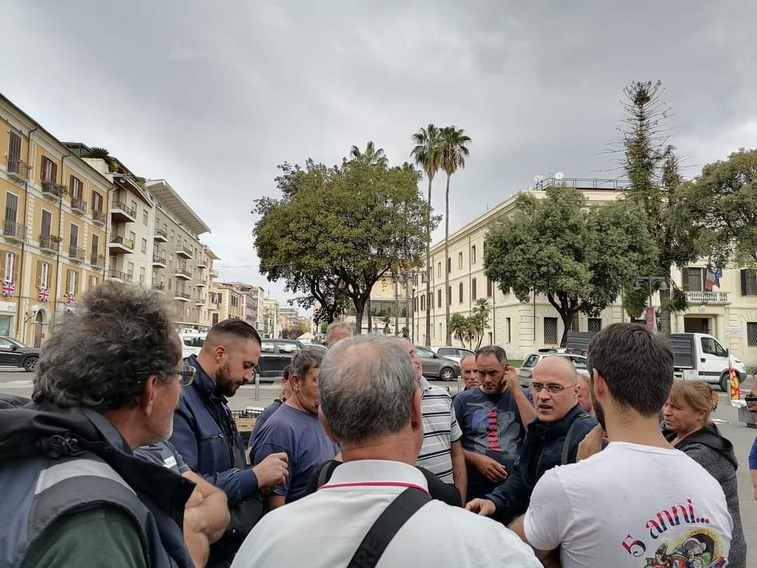 Cosenza, nessuna soluzione per contadine e contadini “sfrattati”. Oggi mercato in via Asmara