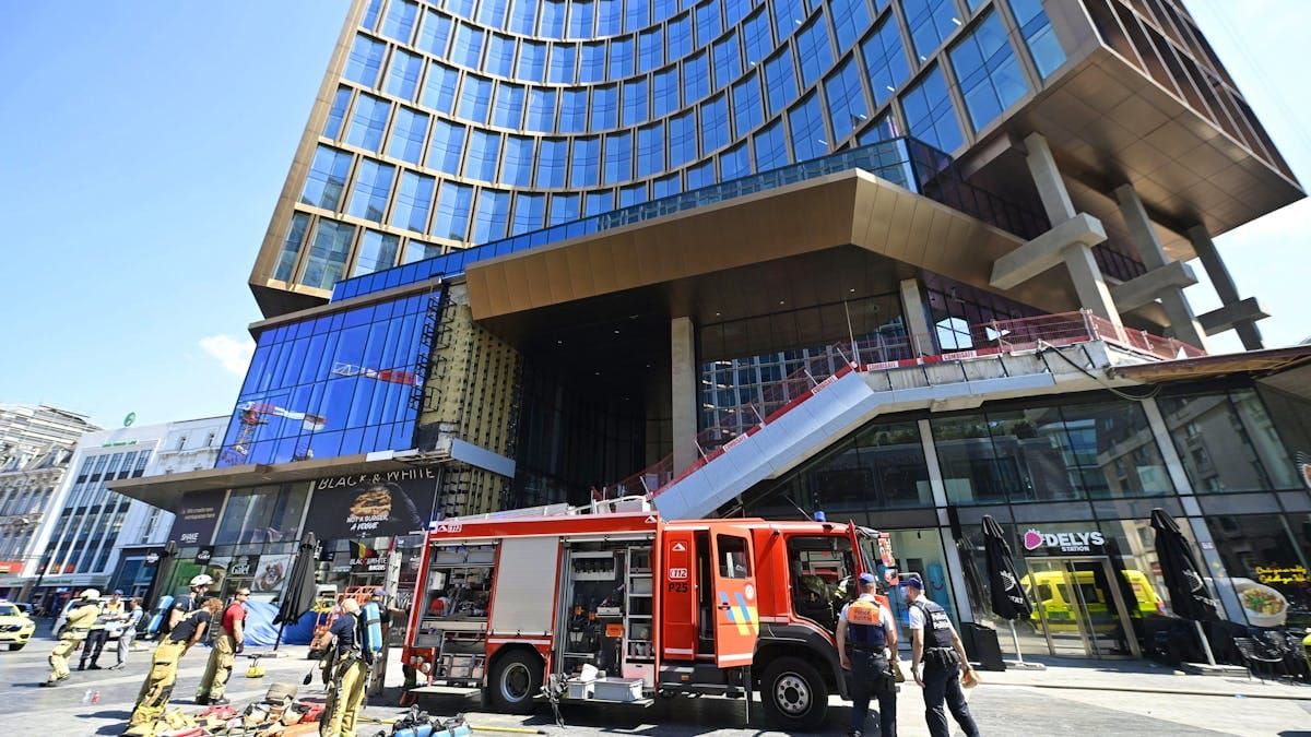 Incendio nel centro di Bruxelles, ci sono morti e dispersi