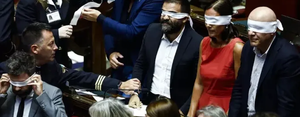 Delmastro, no all’acquisizione delle chat. Bagarre alla Camera