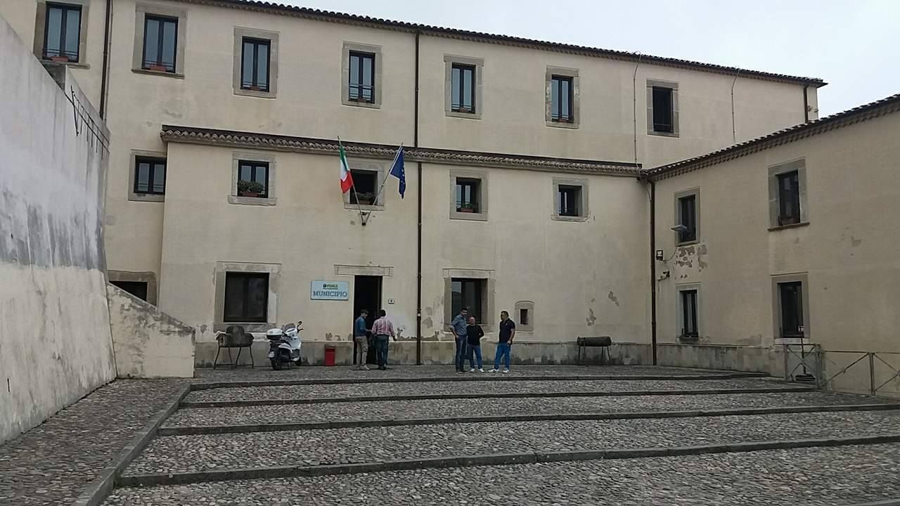 Elezioni a Paola, c’è il “campo largo” per Di Natale: sfida d’altri tempi con Perrotta (e rebus centrodestra)