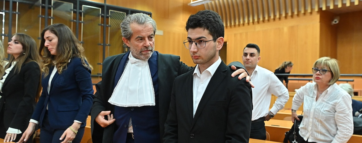 Uccise il padre per difendere la madre: assolto