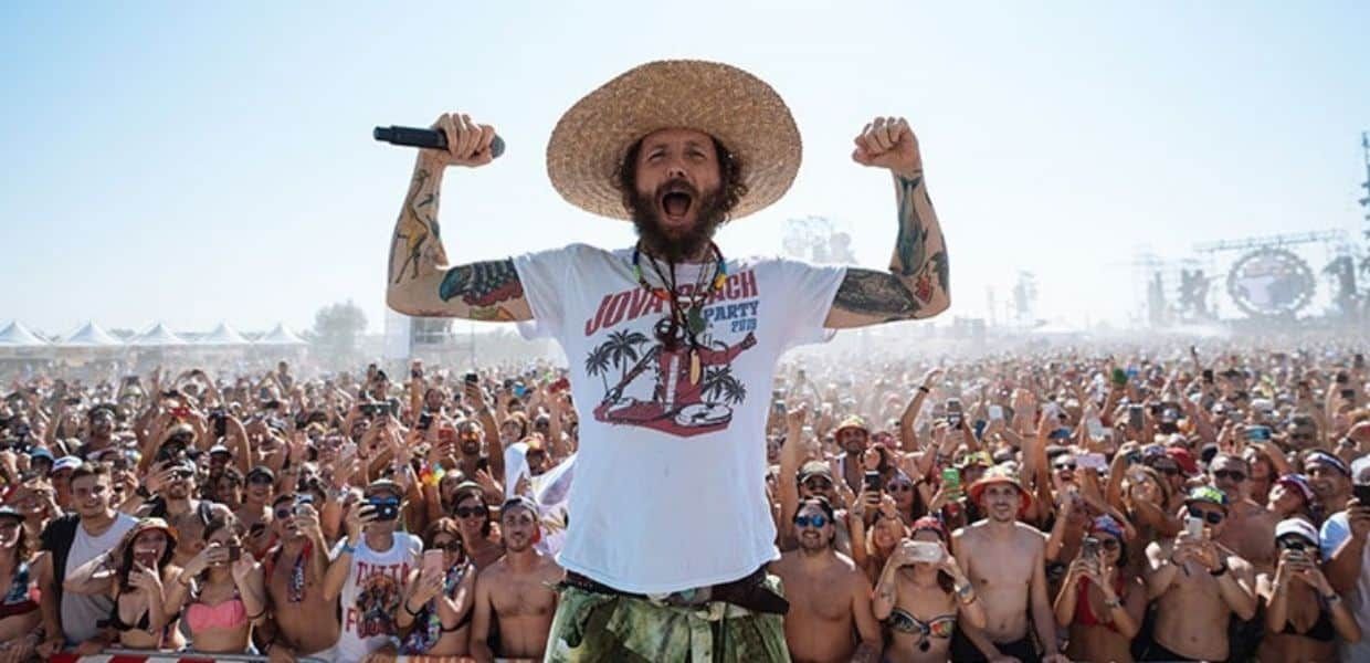 «Jovanotti, aiutaci a comprare un’ambulanza». Lettera all’artista dalla Locride