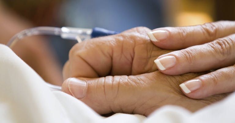 Dalla diagnosi alla perdita del lavoro: il cancro mette in ginocchio intere famiglie