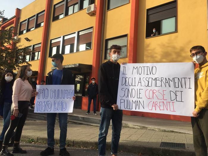 Gli studenti di Castrovillari non vogliono la Dad. «Il problema è l'impotenza della politica»