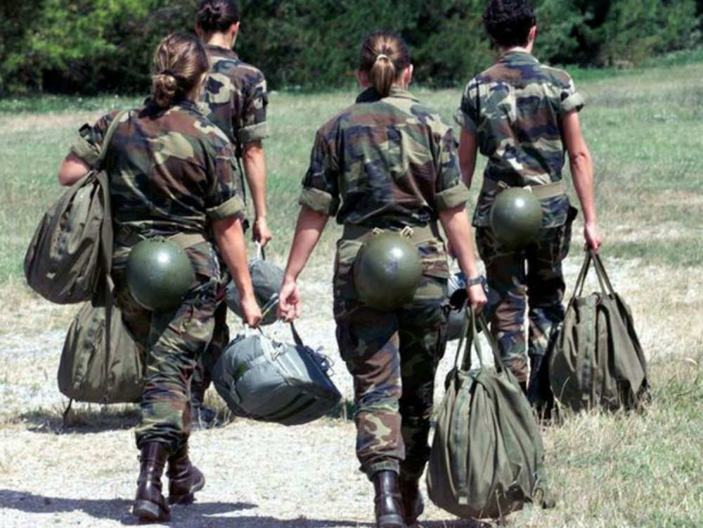 Picchiò una soldatessa, oggi inizia il processo