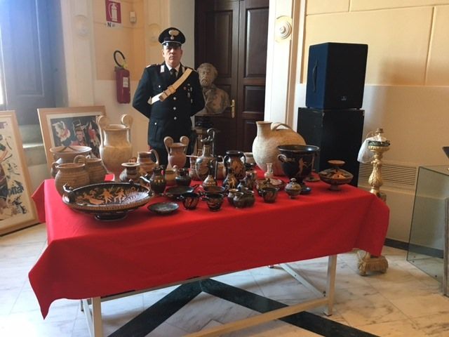 Scacco matto ai tombaroli in Calabria – VIDEO