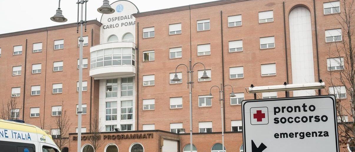 Rifiuta il ricovero, dottoressa presa a bastonate a Mantova