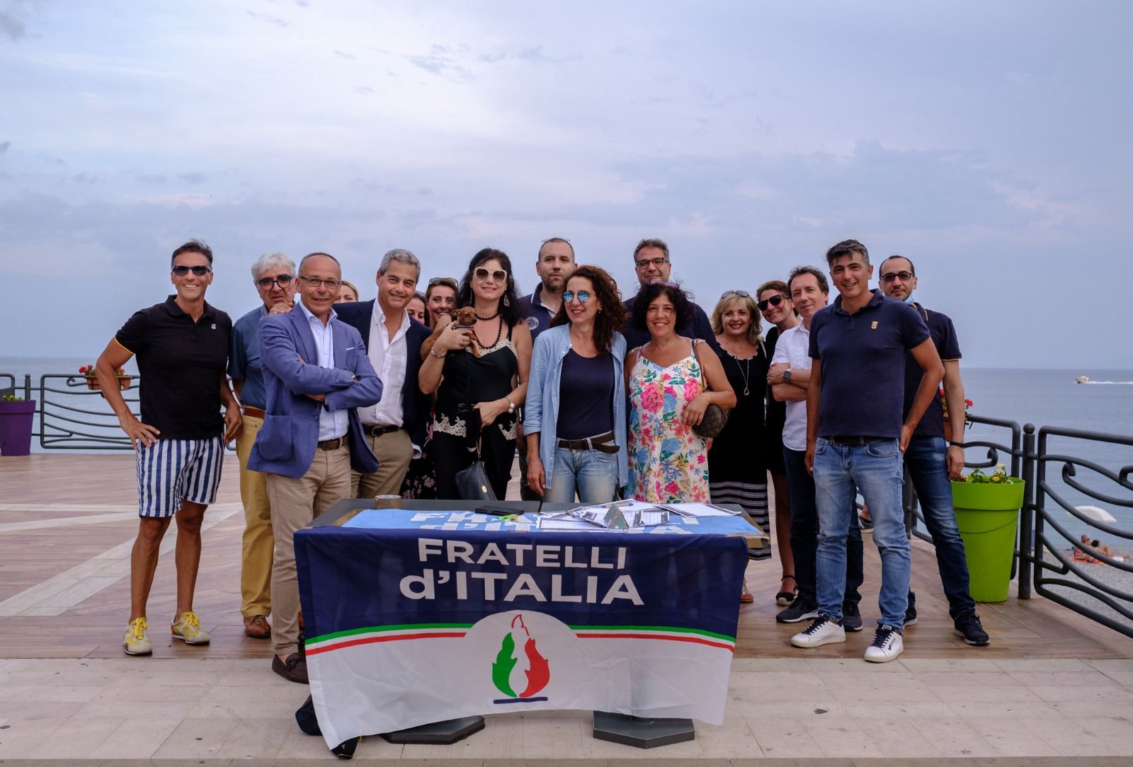 «Il governo vada a casa». Fratelli d'Italia raccoglie cinquemila firme – VIDEO