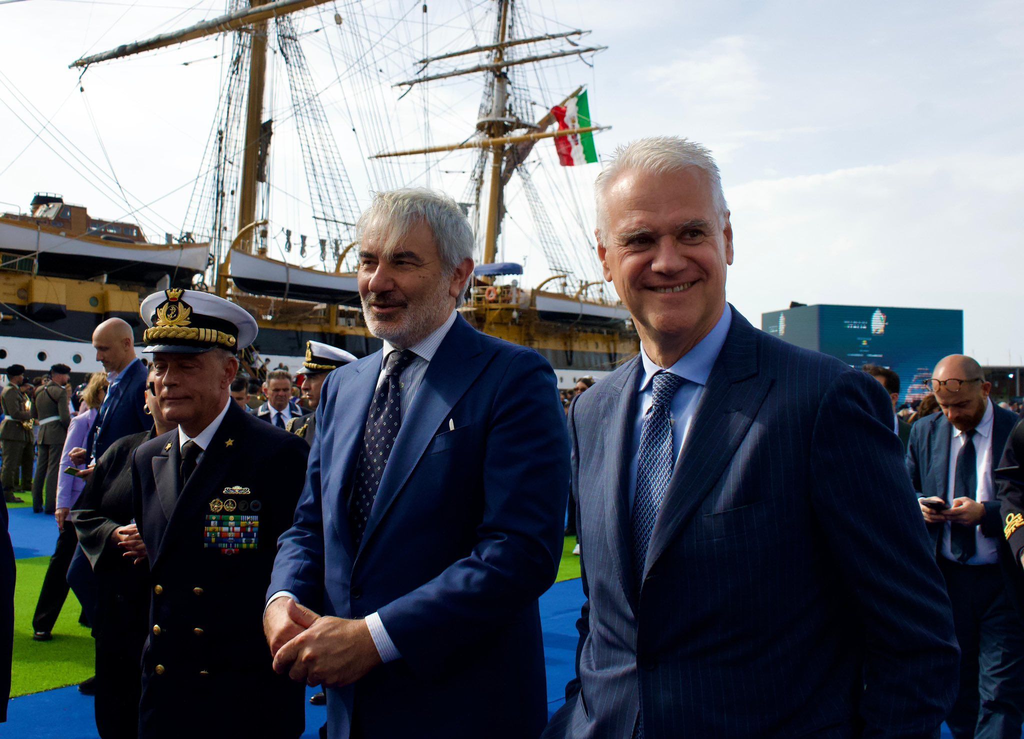 Zangrillo visita la Amerigo Vespucci a Reggio Calabria: «Molto più di un’imbarcazione»