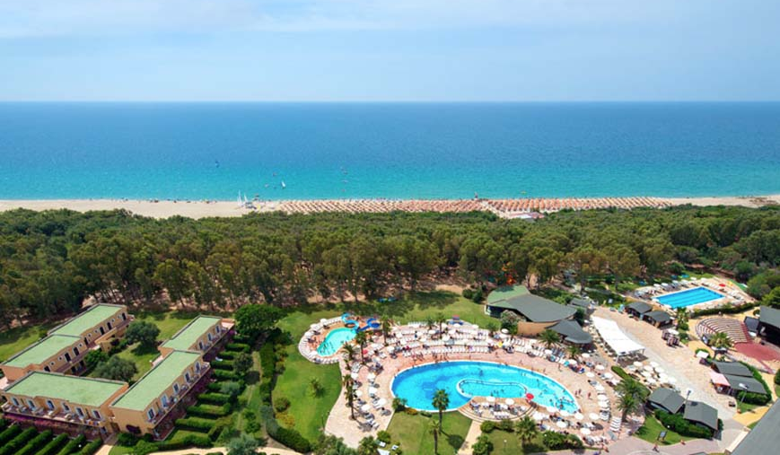 Un summit tra Grande Aracri, Mannolo e Zoffreo per spartirsi il resort di Cutro