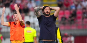 Aquilani in lacrime, poi l’abbraccio con Bianco. «Non ho mai visto una squadra così»