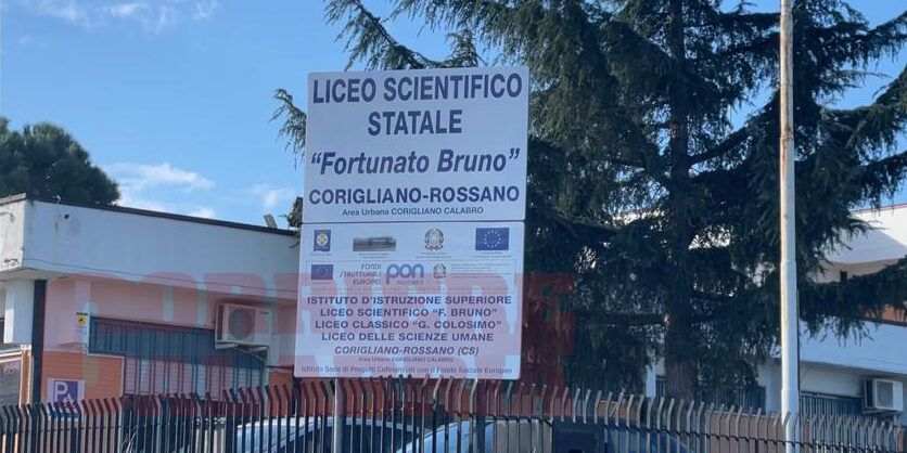 Corigliano Rossano, sicurezza (anticovid) nelle scuole: la protesta silenziosa degli studenti – VIDEO