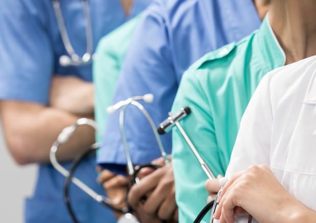 Il calvario degli specializzandi in medicina: «Da 7 mesi non vediamo un euro»