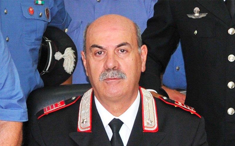 Il luogotenente Paolo Campo saluta i commilitoni dopo 47 anni di servizio