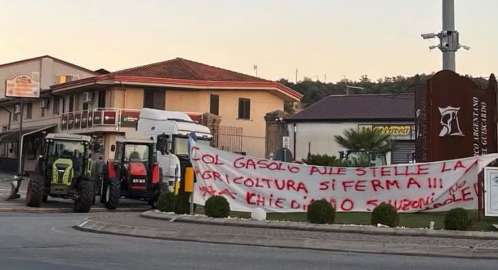 Caro carburanti, presidio concluso a Davoli. Proseguono le manifestazioni a Pizzo e San Marco Argentano