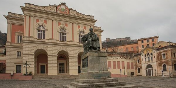 Teatro Rendano, si riparte: una compagnia romana per stagione e produzioni, c’è l’ok in giunta