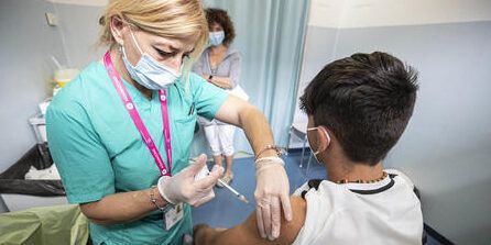 Vaccini, a dicembre oltre 400mila somministrazioni: 315mila le terze dosi