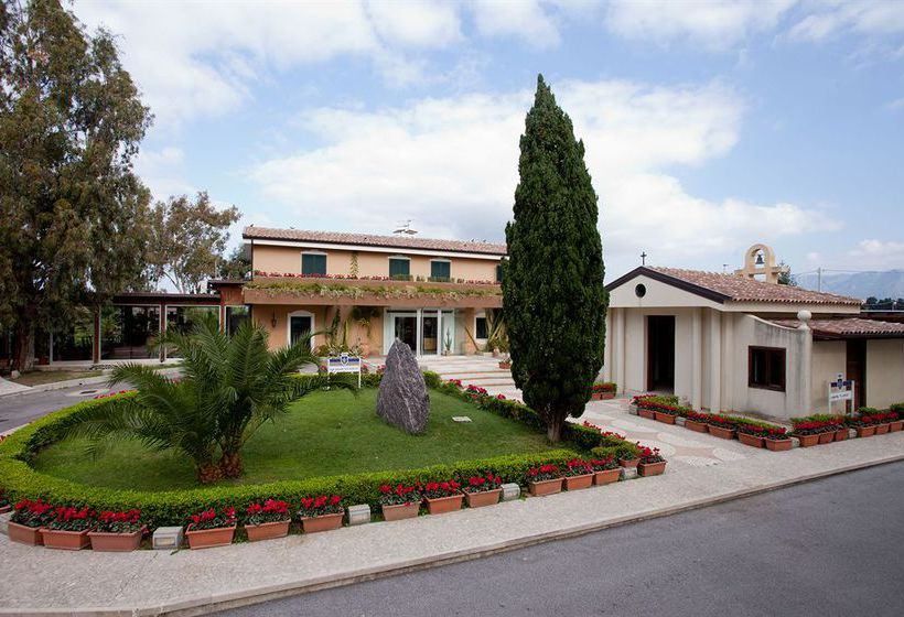 Torna l'arte nel resort che la 'ndrangheta voleva distruggere