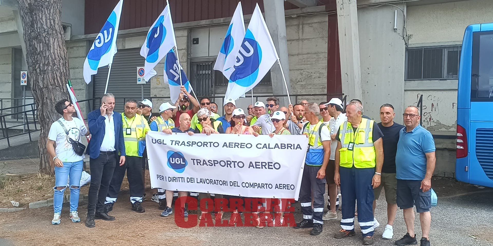 «Totale chiusura dell’azienda». Sit-in di protesta dell’Ugl Trasporto aereo contro Sacal Handling