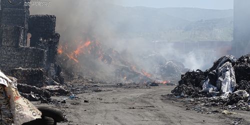Incendio alla Calabra Maceri, indagato l'amministratore - FOTO