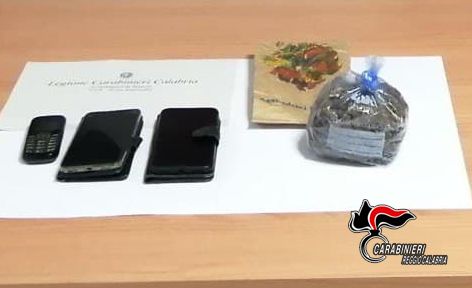 Marijuana nella busta del pane, in manette un 63enne nel Reggino