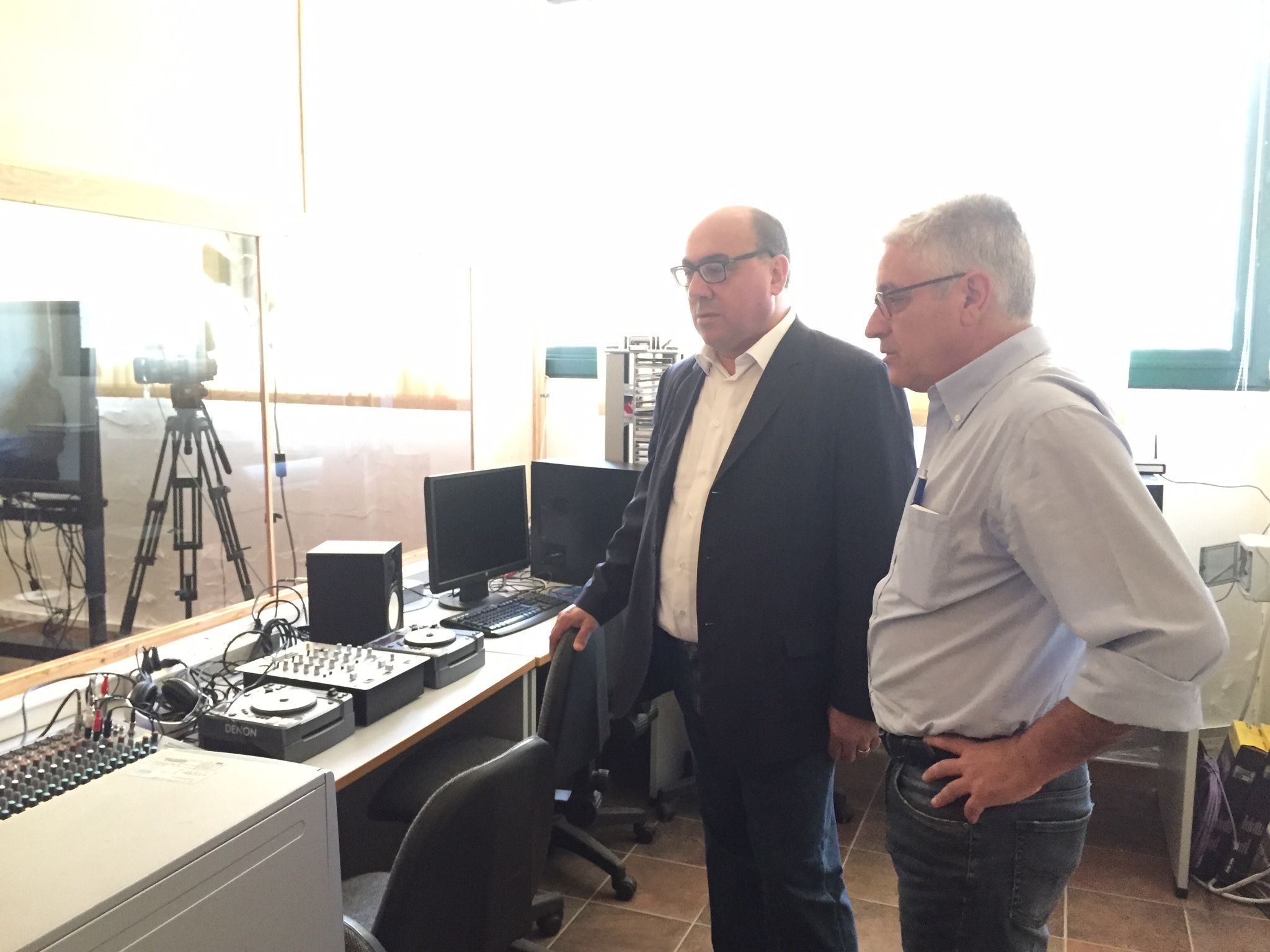 Guccione visita i laboratori dell'Ipsia di Cosenza