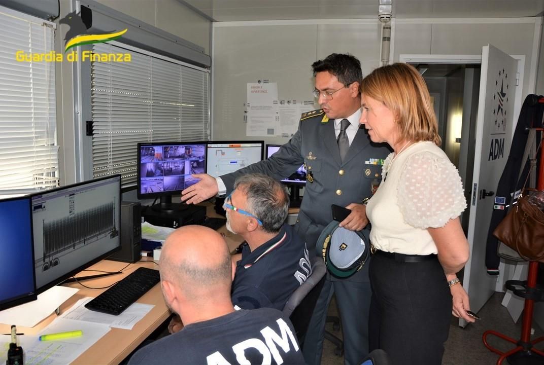 Reggio, console Usa in visita al comando provinciale della Finanza – FOTO