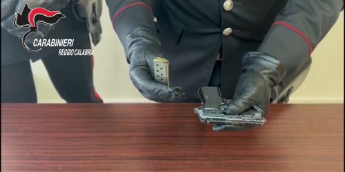 Roccella Jonica__pistola nel ristorante