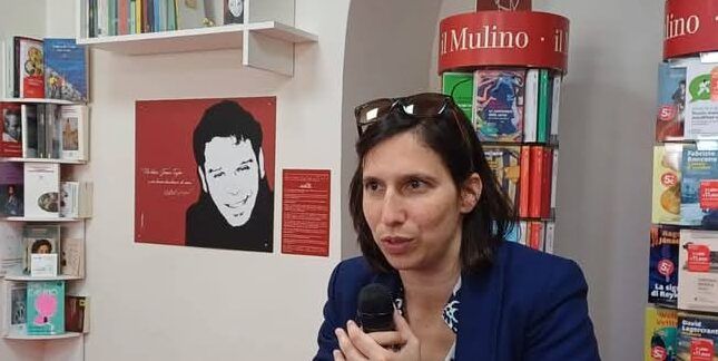 Schlein rende omaggio a Walter Schepis: «Un esempio per tutti» – FOTO