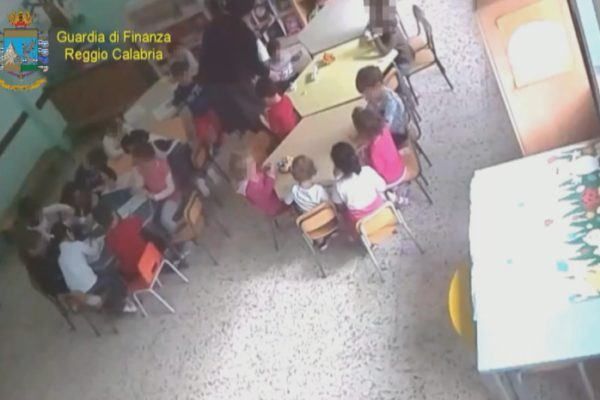 Alunni maltrattati a Reggio, le maestre negano