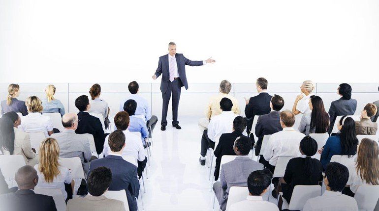 Il manager dell’Asp si forma a spese dei cittadini