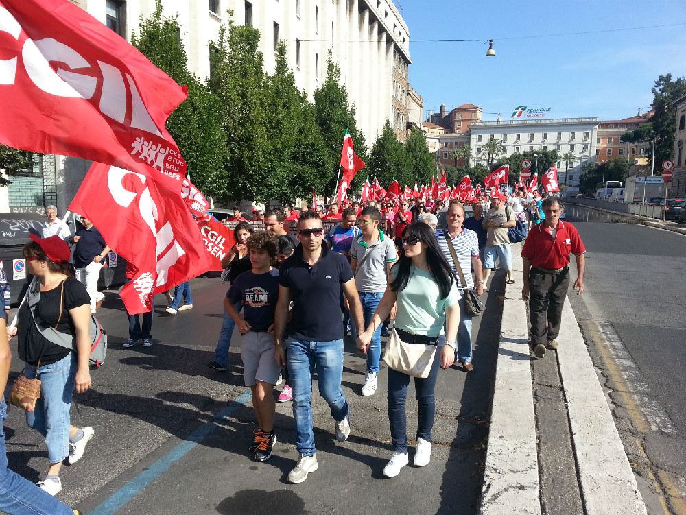 Cgil in piazza contro Fs, partecipazione  in massa di calabresi