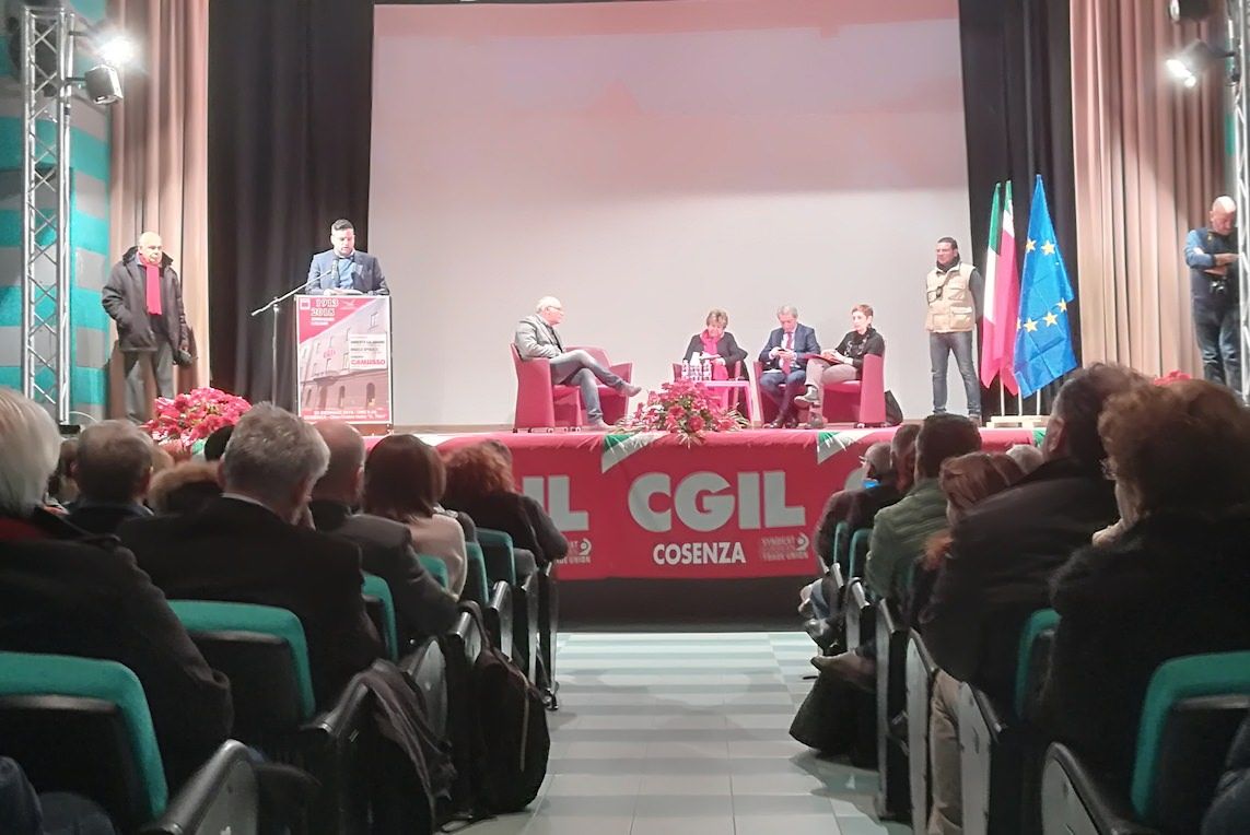 I tirocinanti «imbavagliati» danno il benvenuto a Camusso – VIDEO