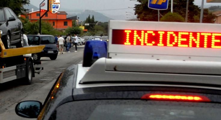 Incidente sulla Statale 18: muore un 33enne, grave la moglie incinta