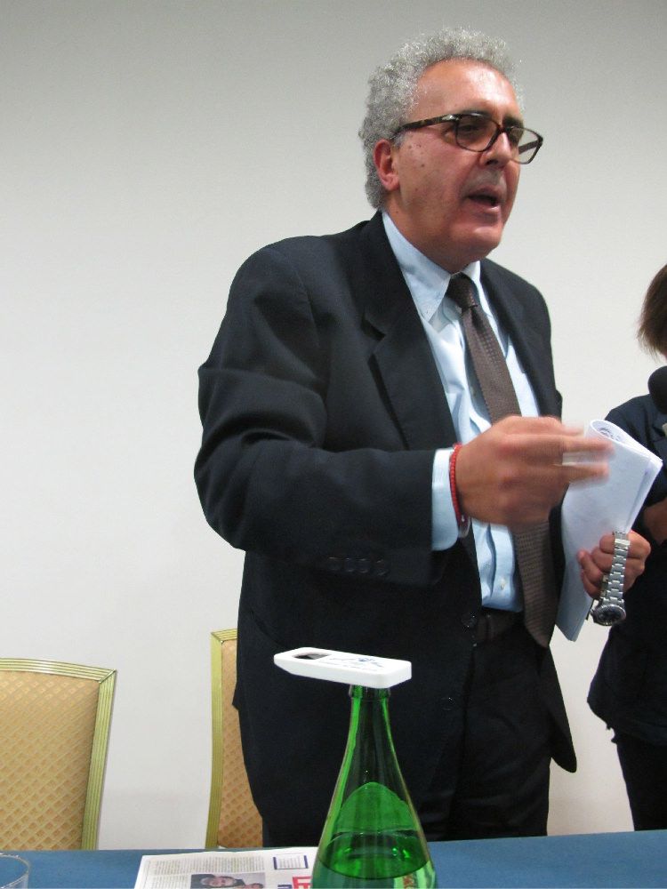 IN EDICOLA | Cosenza, Adamo vuole fare il sindaco