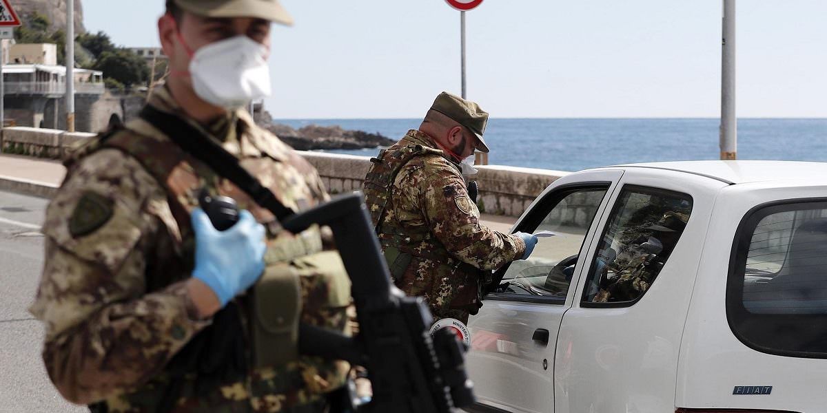 «Chiuso un lido per aver violato le norme antiCovid». Primo intervento dell'esercito a Diamante