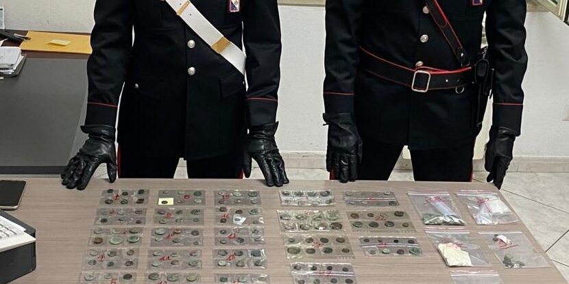 In casa con oltre 300 monete antiche, denunciato 80enne