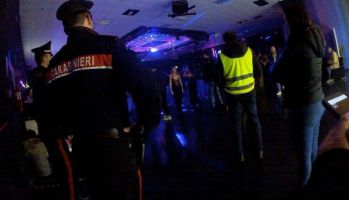 Uscite di sicurezza ostruite e idranti malfunzionanti: sanzioni per una nota discoteca del Lametino