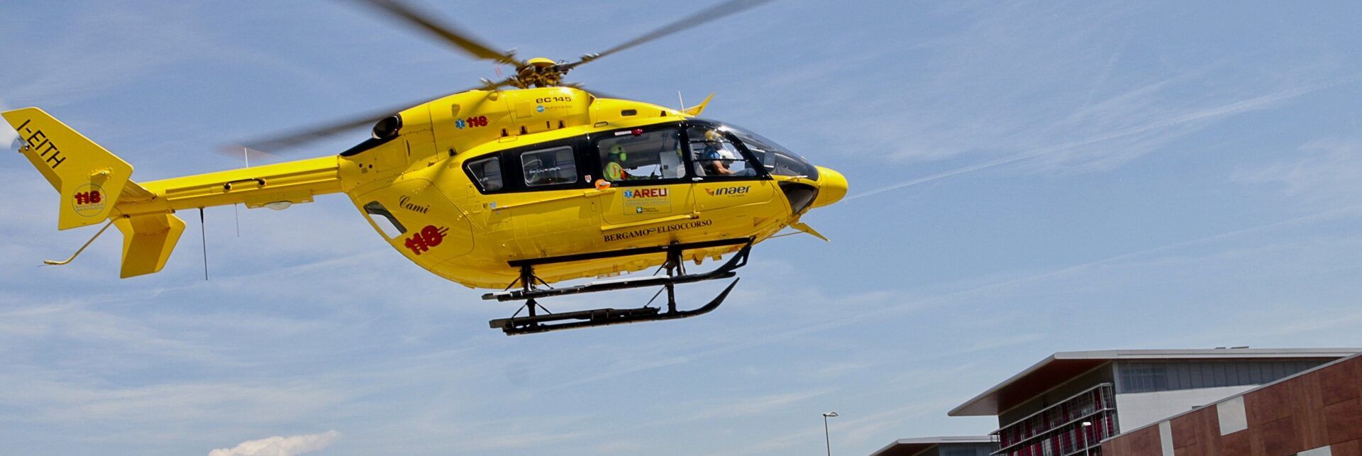 Maxi incendio nel Lodigiano, 19 feriti