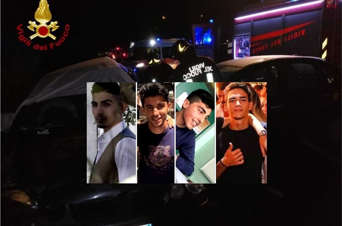 Tragedia della strada a Rende, il dolore della madre al funerale di Alessandro