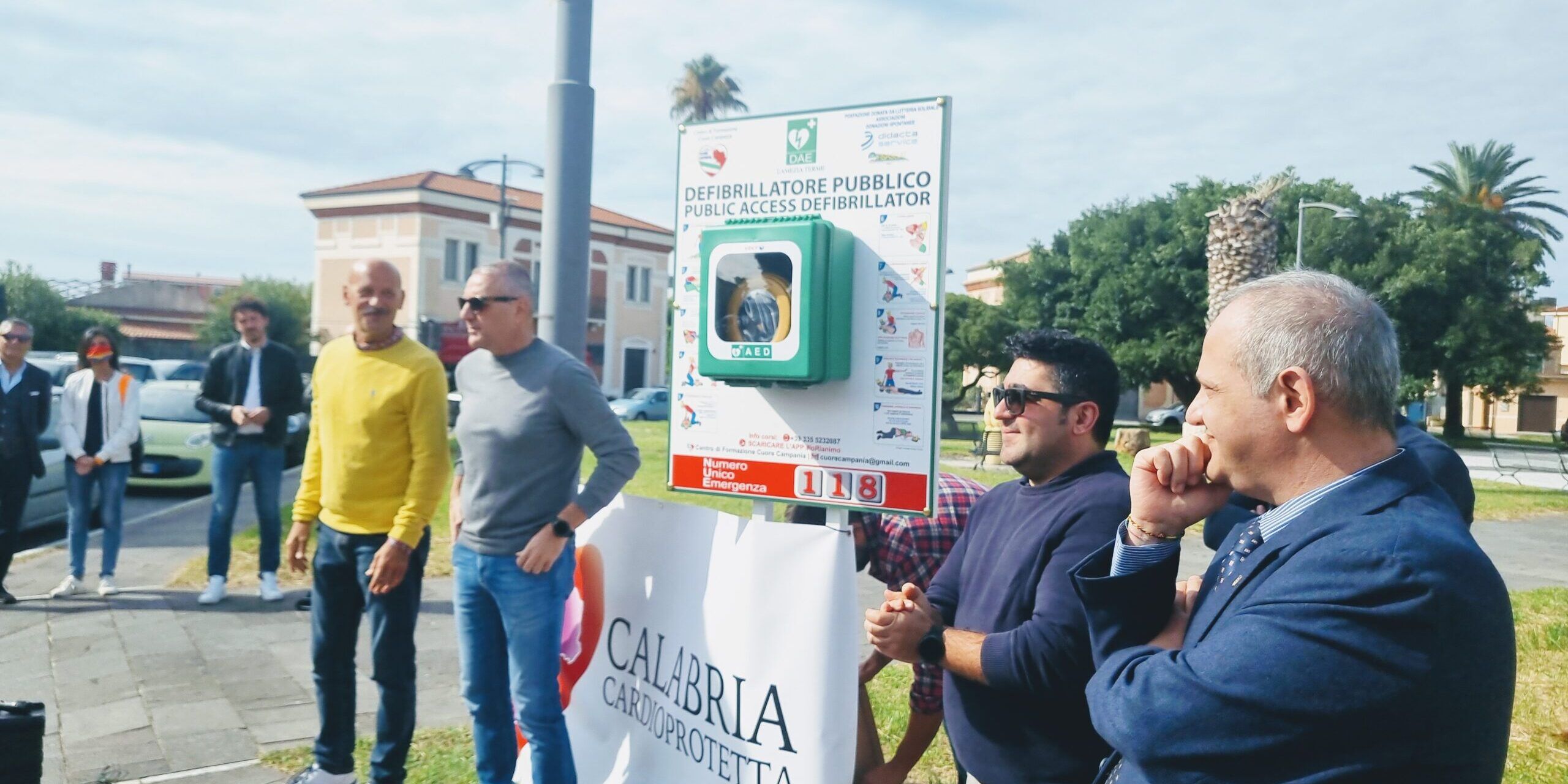 Lamezia, installati due nuovi defibrillatori pubblici “salva vita”