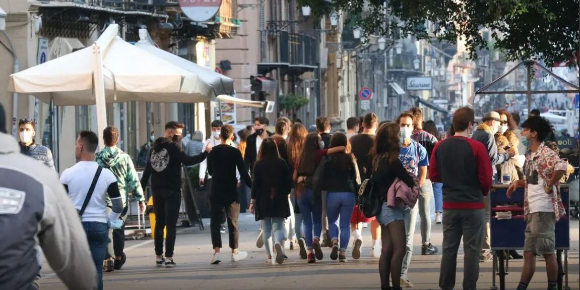 Covid, stop alle mascherine all’aperto dall’11 febbraio